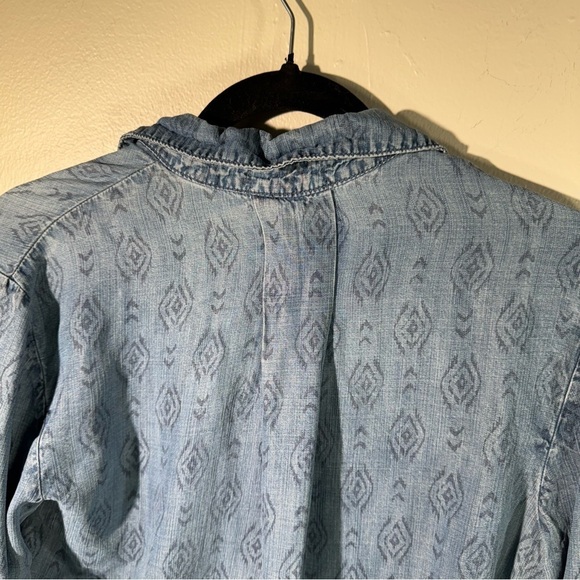 Cloth&Stone Roll Tab Sleeve Blue Tencel Button Up Shirt denim chambray tribal - Picture 10 of 14